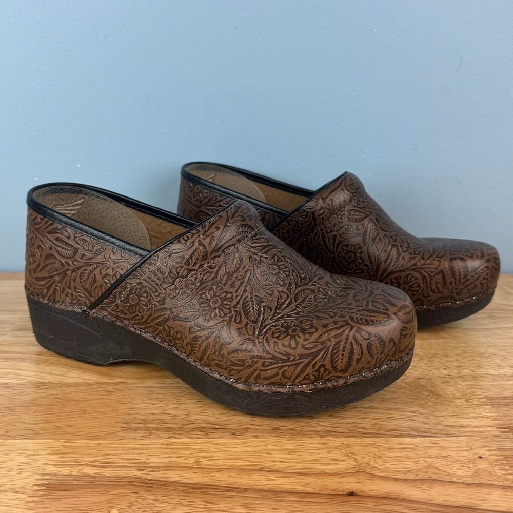 Dansko XP 2.0 Womens 41 (11) Brown Tooled Floral Leather Comfort Nursing Clogs